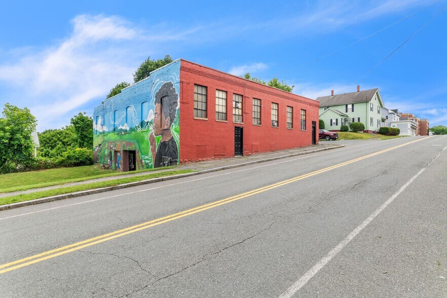 260 Columbus Ave, Pittsfield, MA à louer - Photo de l’immeuble – Image 2 sur 30
