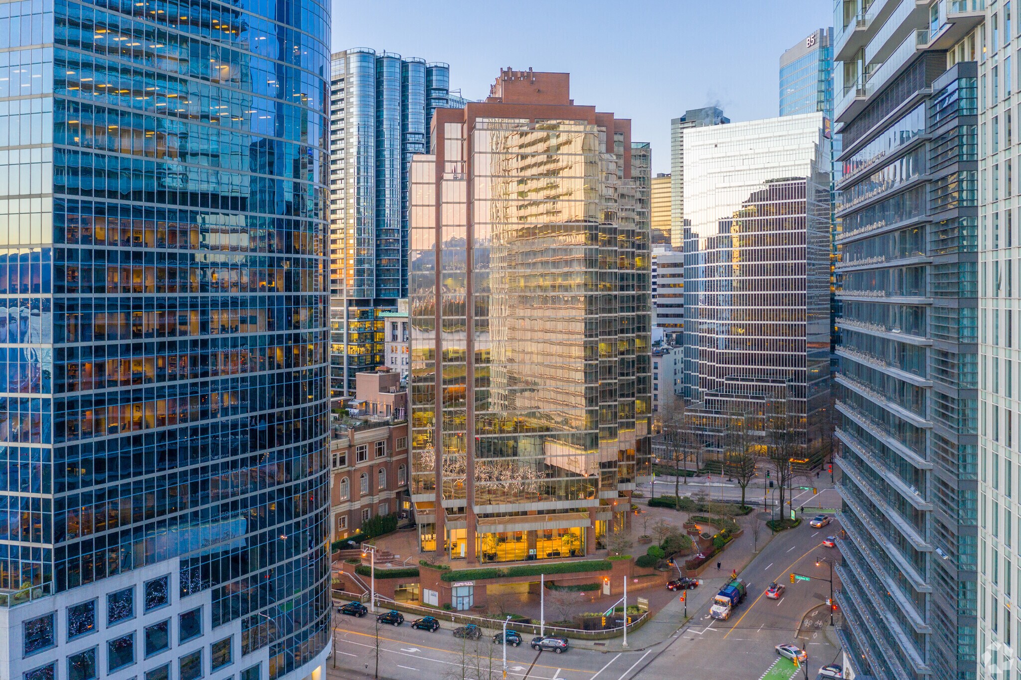 999 W Hastings St, Vancouver, BC à louer Photo de l’immeuble– Image 1 sur 6