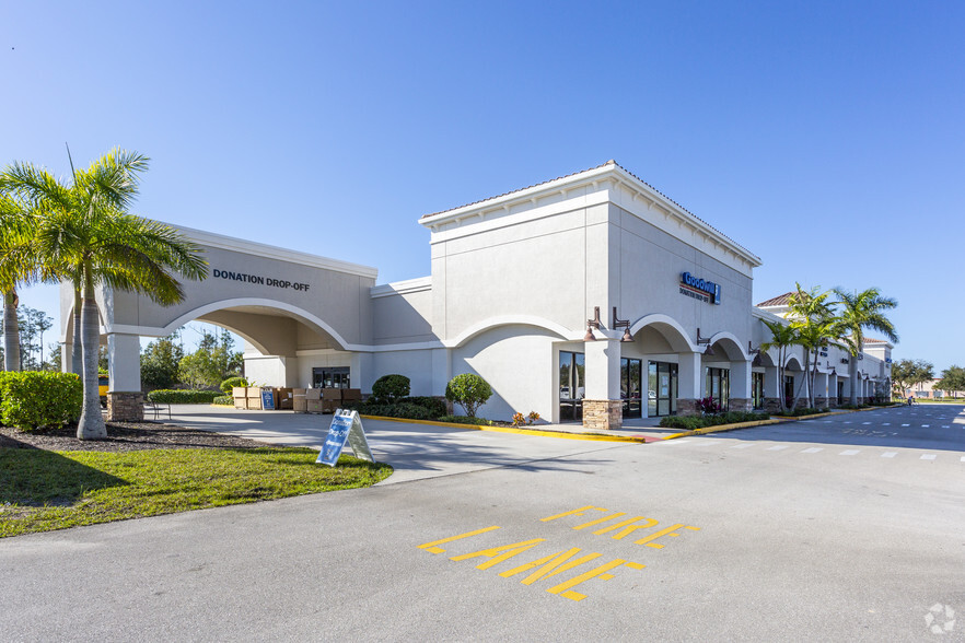 SEC Colonial Blvd & Treeline Ave, Fort Myers, FL à louer - Photo de l’immeuble – Image 3 sur 11