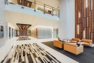 169 Inverness Dr W, Englewood, CO à louer Hall d’entrée– Image 2 sur 23