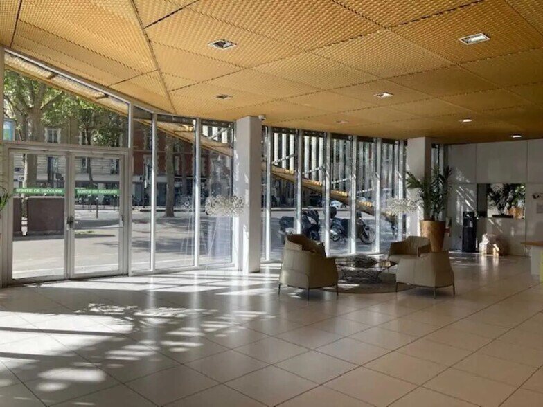 58-60 Avenue Edouard Vaillant, Boulogne-Billancourt à louer - Photo de l’immeuble – Image 3 sur 7