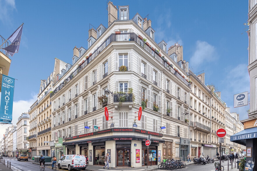 Immeuble residentiel dans Paris à vendre - Photo principale – Image 1 sur 5