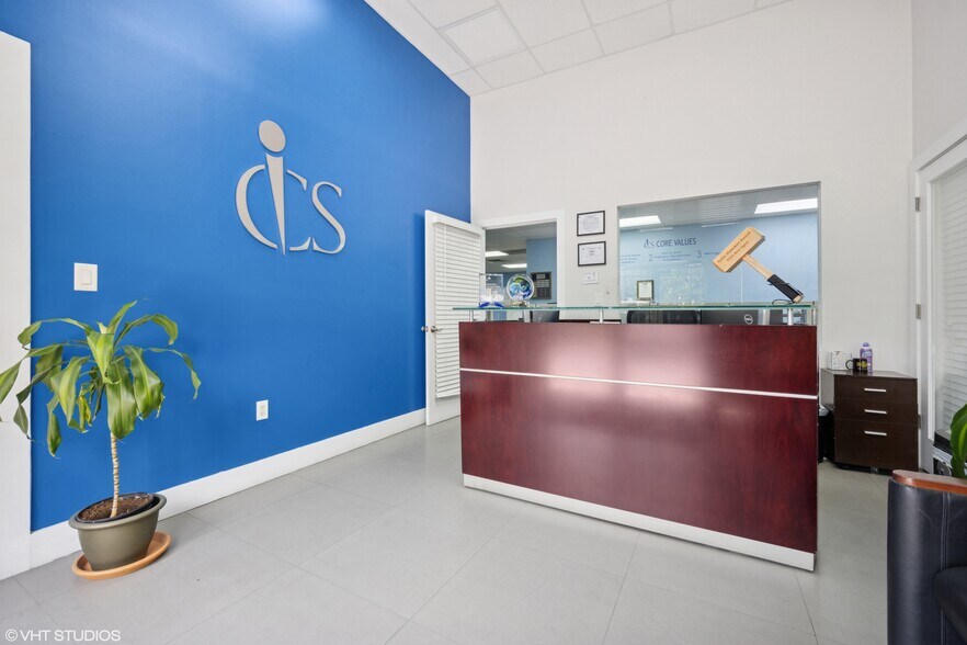10405 NW 37th Ter, Miami, FL à louer - Photo de l’immeuble – Image 3 sur 18
