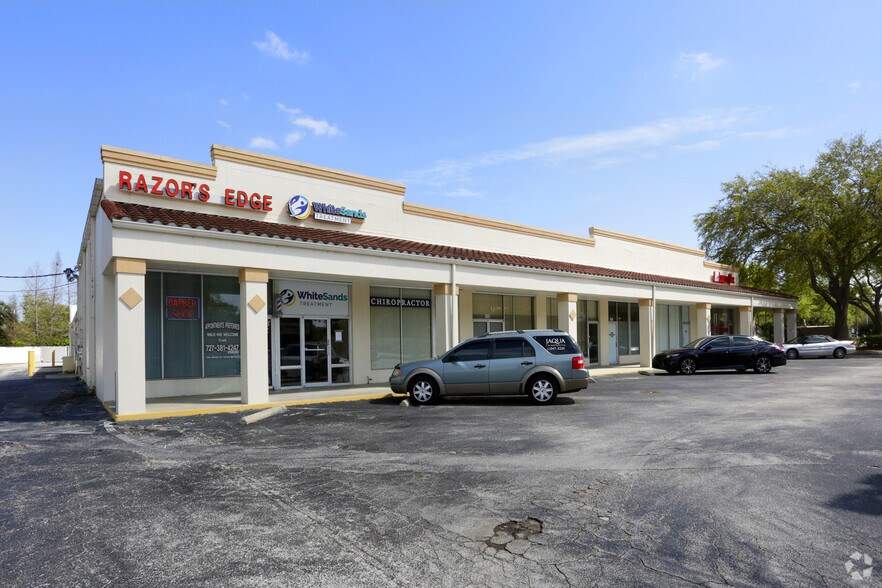 5747 38th Ave N, Saint Petersburg, FL à louer - Photo de l’immeuble – Image 3 sur 13
