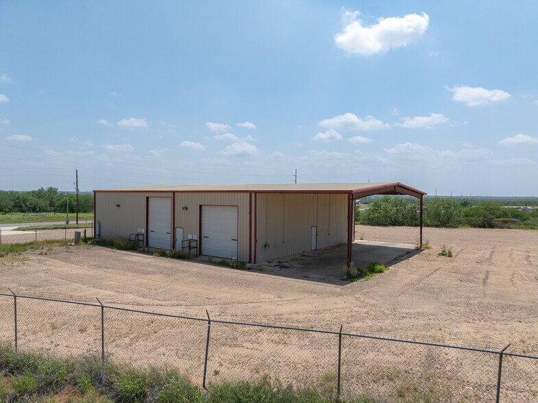 3661 Fm 468, Cotulla, TX à vendre - Photo de l’immeuble – Image 3 sur 11
