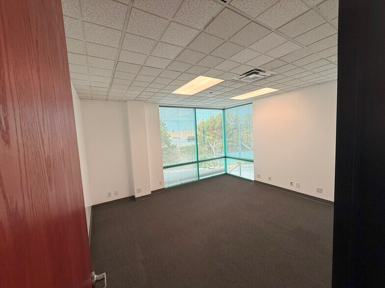 1977 W 190th St, Torrance, CA à louer - Photo de l’immeuble – Image 3 sur 12