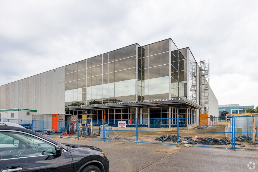 2645 Skymark Av, Mississauga, ON à louer - Photo de l’immeuble – Image 2 sur 4
