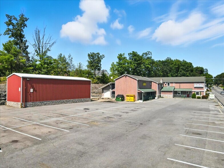 1993 Milford Rd, East Stroudsburg, PA à vendre - Photo de l’immeuble – Image 1 sur 25