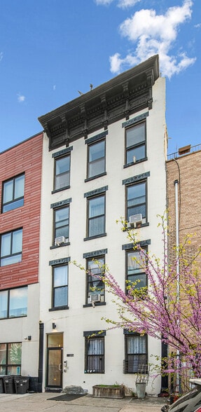 293 Tompkins Ave, Brooklyn, NY à vendre - Photo principale – Image 1 sur 11