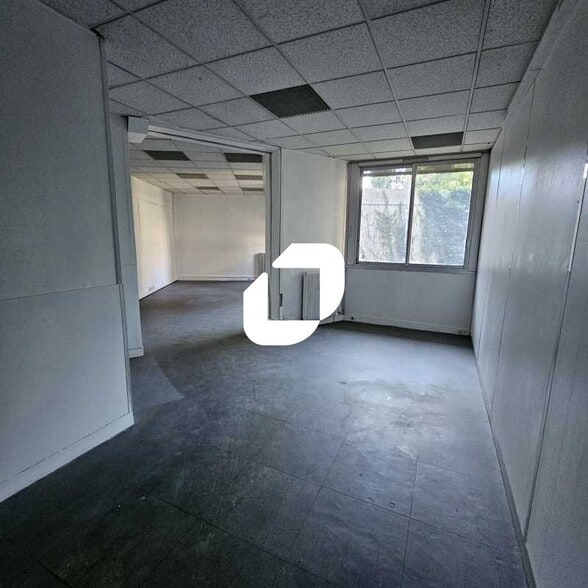 Bureau dans Saint-Denis à vendre - Photo de l’immeuble – Image 3 sur 22