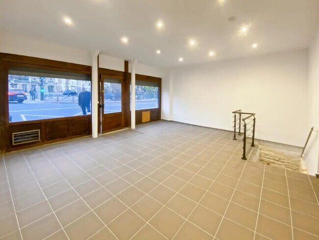 Plus de détails pour Local commercial à louer