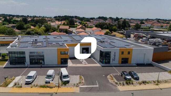 Plus de détails pour Local d'activités à louer