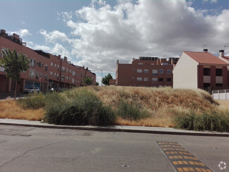Avenida María Moliner, 5, Loeches, Madrid à vendre - Photo de l’immeuble – Image 2 sur 2