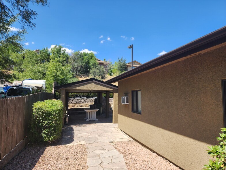 154 E Merritt St, Prescott, AZ à louer - Photo de l’immeuble – Image 2 sur 16