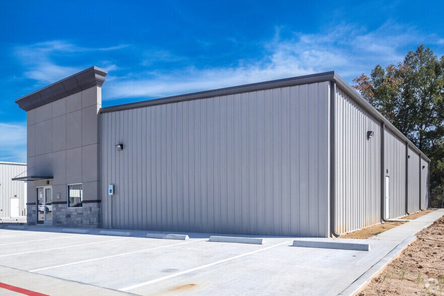 8769 West Ln, Magnolia, TX à louer - Photo de l’immeuble – Image 2 sur 2