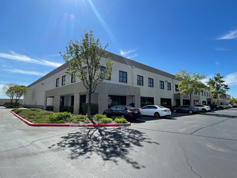 2051 Cessna Dr, Vacaville, CA à louer - Photo de l’immeuble – Image 1 sur 7