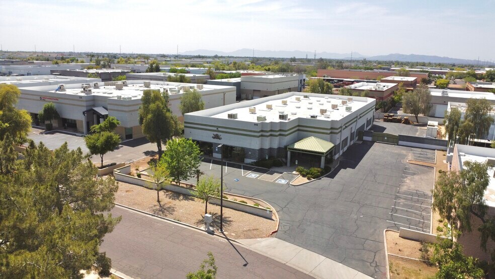 240 N Sunway Dr, Gilbert, AZ à louer - Photo de l’immeuble – Image 3 sur 11