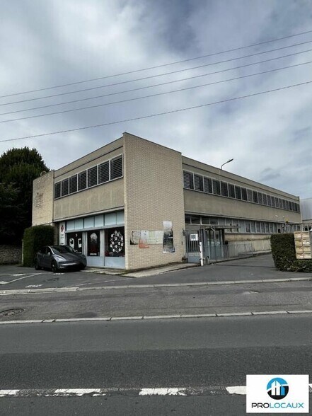 Local d’activités dans Senlis à louer - Photo de l’immeuble – Image 2 sur 12
