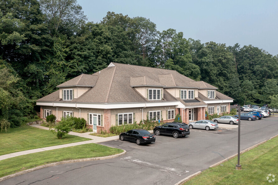 35 Copps Hill Rd, Ridgefield, CT à louer - Photo principale – Image 1 sur 3