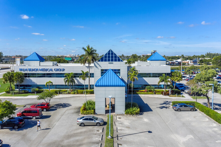 4601 N Congress Ave, West Palm Beach, FL à louer - Photo de l’immeuble – Image 3 sur 13