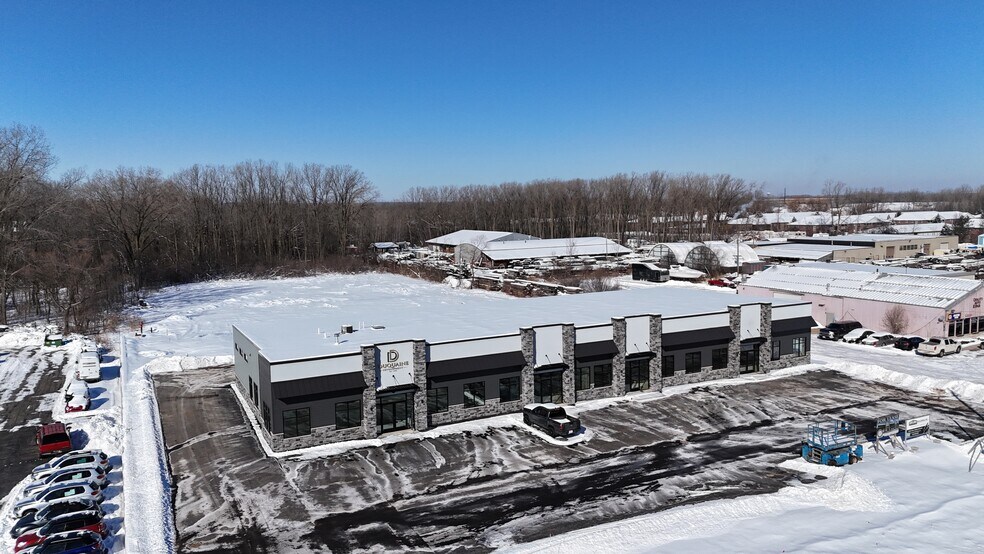 1111 N Military Ave, Green Bay, WI à louer - Photo de l’immeuble – Image 2 sur 11