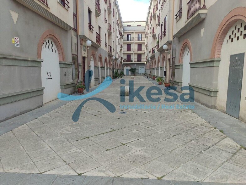 Local commercial dans Torredonjimeno, Jaén à vendre - Photo de l’immeuble – Image 2 sur 28