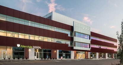 10430 61st Ave NW, Edmonton, AB à louer Photo de l’immeuble– Image 1 sur 2