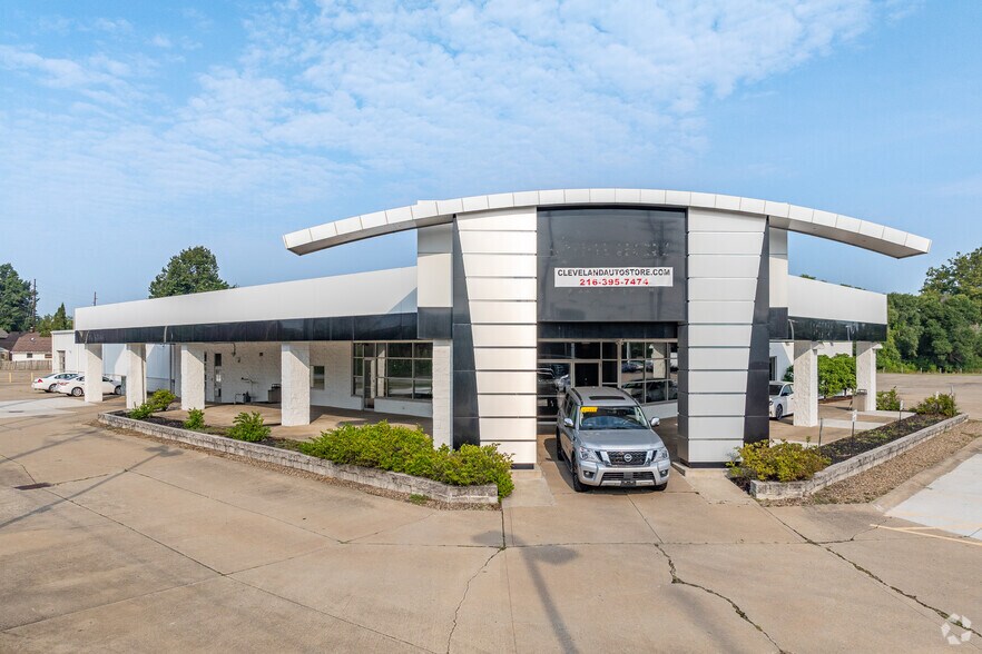 940 Babbitt Rd, Euclid, OH à louer - Photo principale – Image 1 sur 11