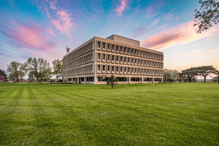 5000 Westown Pky, West Des Moines, IA à louer - Photo de l’immeuble – Image 1 sur 9