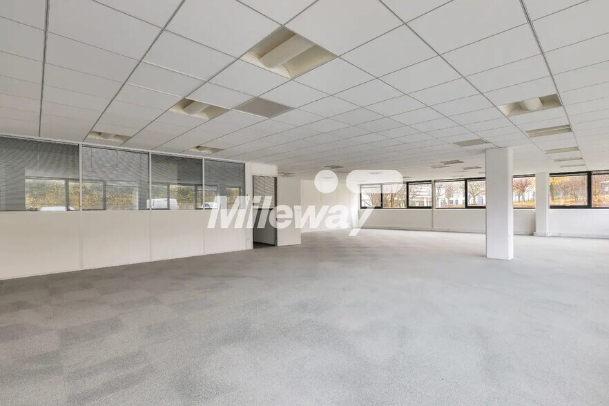 21 Rue Du Petit Albi, Osny à louer - Photo de l’immeuble – Image 2 sur 11