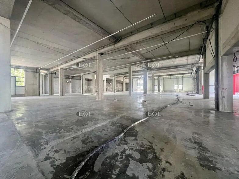Local d’activités dans Bobigny à louer - Photo de l’immeuble – Image 3 sur 5