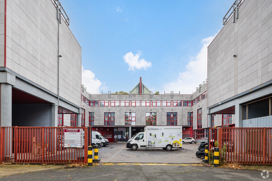 Bureau dans Saint-Denis à louer - Photo de l’immeuble – Image 2 sur 5
