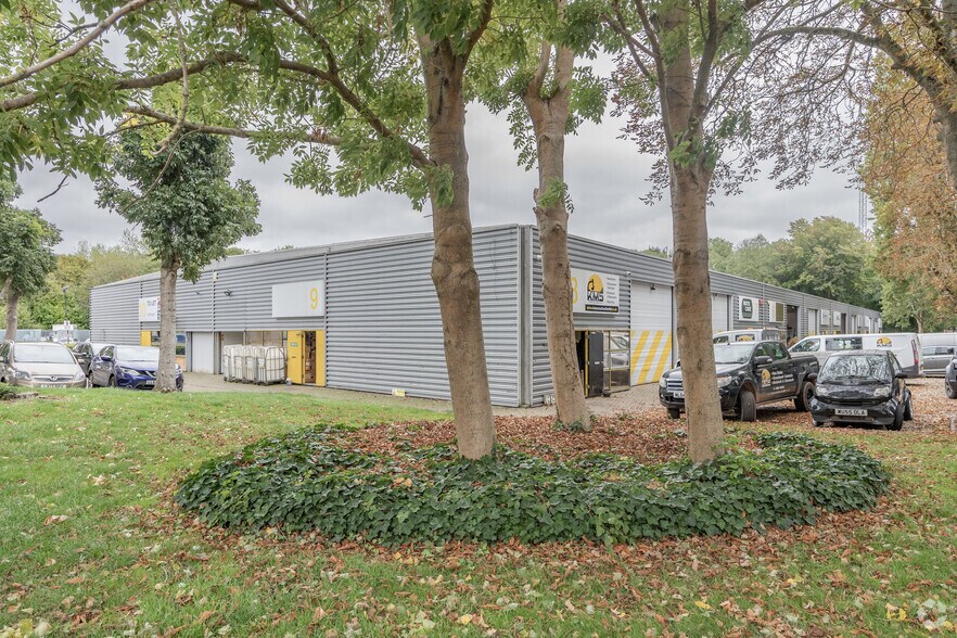 1-17 Kembrey Park, Swindon à louer - Photo de l’immeuble – Image 3 sur 6