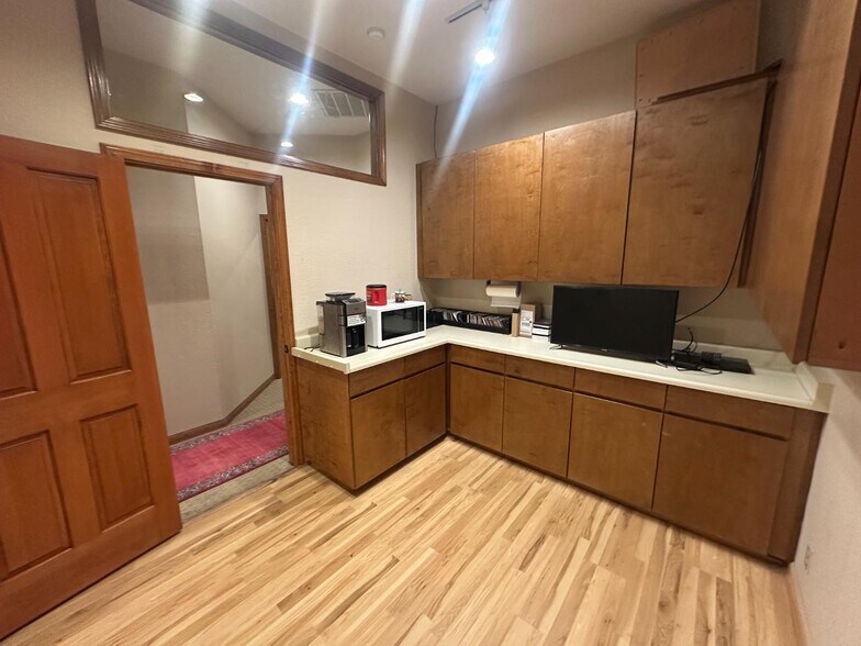 565 Brunswick Rd, Grass Valley, CA à vendre - Photo intérieure – Image 2 sur 8