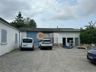 Plus de détails pour 4 Avenue De Mélac, Tresses - Industriel/Logistique à louer