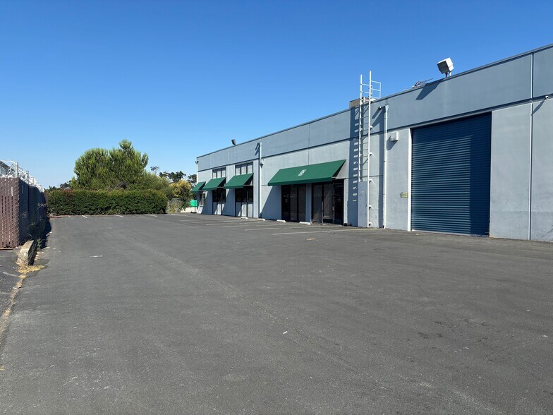 130 Mason Cir, Concord, CA à louer - Photo de l’immeuble – Image 2 sur 8