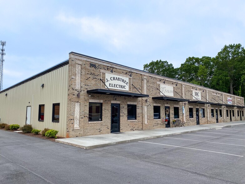 387 Park Ave, Youngsville, NC à louer - Photo de l’immeuble – Image 2 sur 6