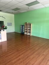 843 W Foothill Blvd, Claremont, CA à louer Photo intérieure– Image 2 sur 2