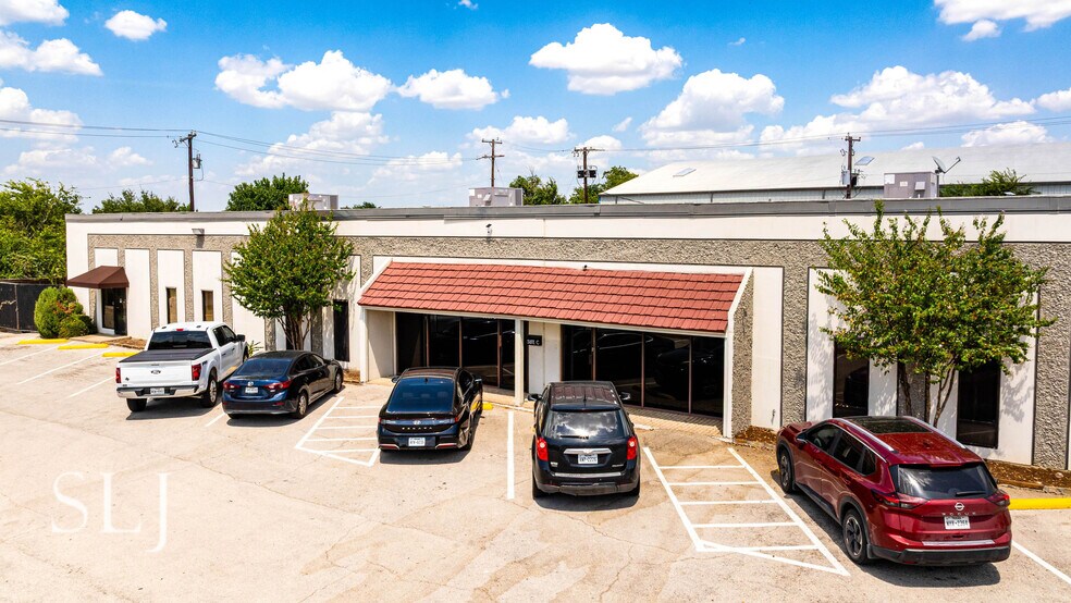 3007 Pleasant Valley Ln, Arlington, TX à vendre - Photo de l’immeuble – Image 2 sur 24