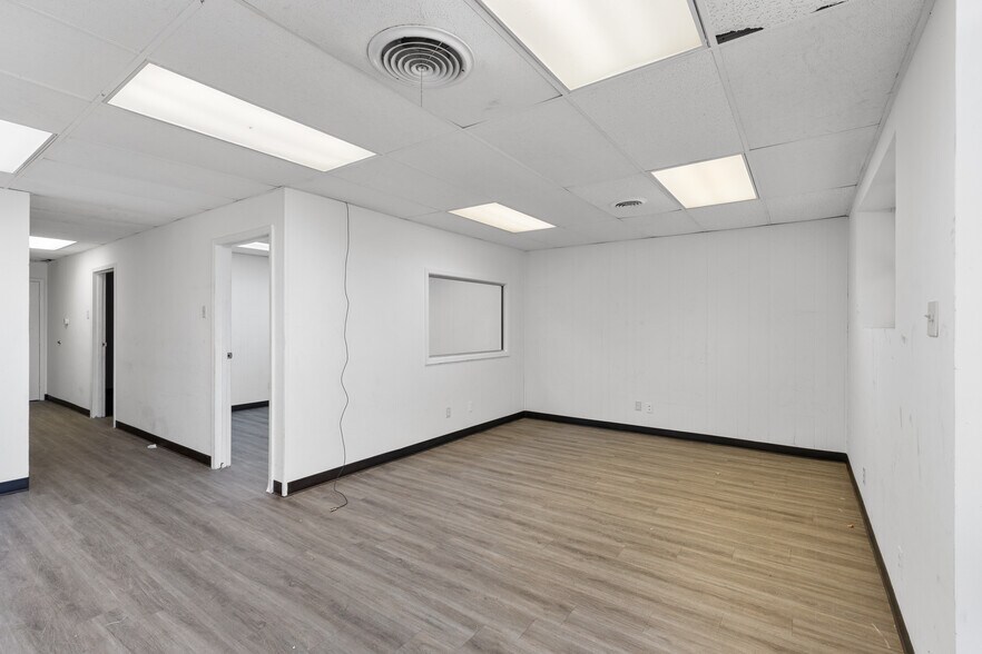 3313-3327 Garden Brook Dr, Farmers Branch, TX à louer - Photo intérieure – Image 3 sur 13
