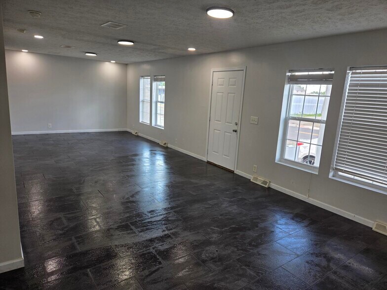 402 5th St, New Haven, WV à vendre - Photo de l’immeuble – Image 2 sur 10