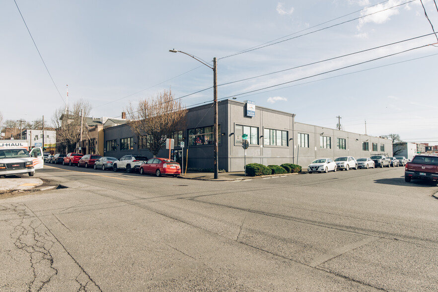 1005 SE Washington St, Portland, OR à louer - Photo de l’immeuble – Image 1 sur 10