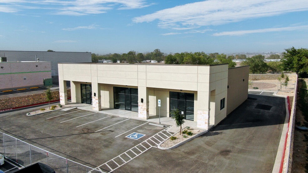 8131 N Loop Dr, El Paso, TX à louer - Photo de l’immeuble – Image 2 sur 5