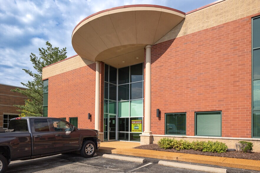 632-636 Trade Center Blvd, Chesterfield, MO à vendre - Photo de l’immeuble – Image 2 sur 10