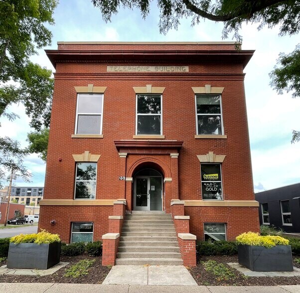 201 6th St SE, Minneapolis, MN à louer - Photo de l’immeuble – Image 1 sur 21