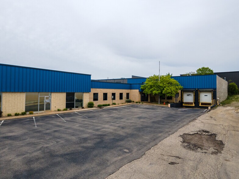 1304 Valleyhigh Dr NW, Rochester, MN à vendre - Photo de l’immeuble – Image 2 sur 70