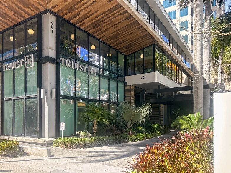 501 E las olas Blvd, Fort Lauderdale, FL à louer - Photo de l’immeuble – Image 3 sur 16
