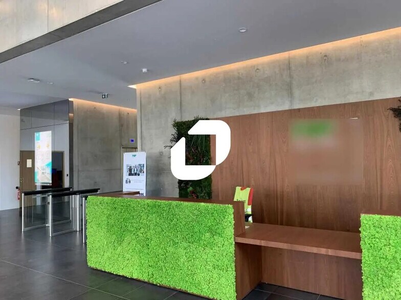 Bureau dans Aubervilliers à louer - Photo de l’immeuble – Image 2 sur 13