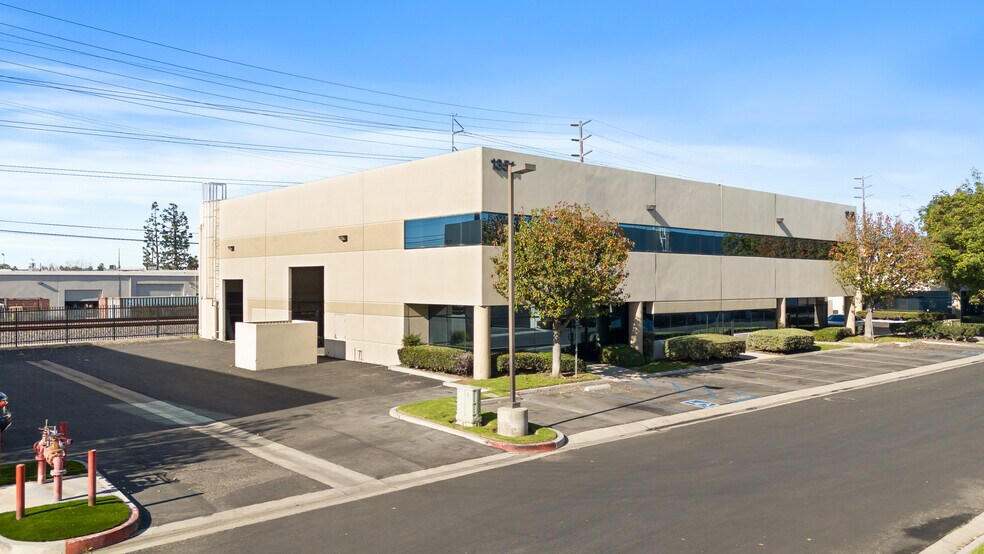 1345 S Lewis St, Anaheim, CA à vendre - Photo de l’immeuble – Image 2 sur 16