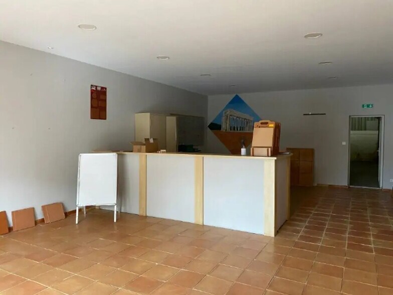 Bureau dans Caissargues à louer - Photo de l’immeuble – Image 3 sur 3